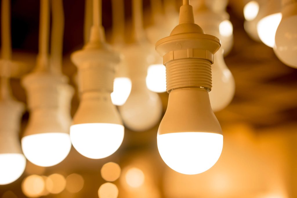Quanto equivale uma lâmpada de LED de 25W?